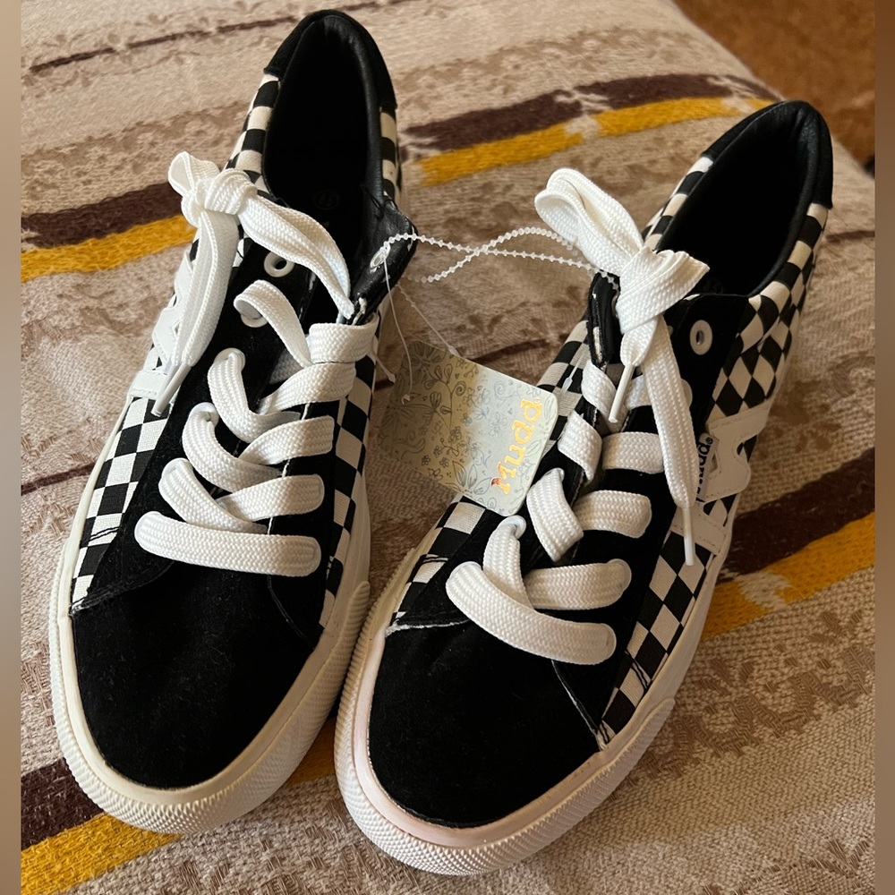 SOLD SOLD SOLD 
NWT 8.5 MUDD sneakers